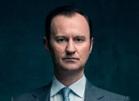 Майкрофт Холмс (Марк Гэтисс)